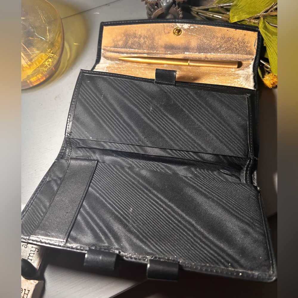 Vintage Dooney & Bourke polished Black Leather wallet/checkbook organizer - Picture 7 of 13